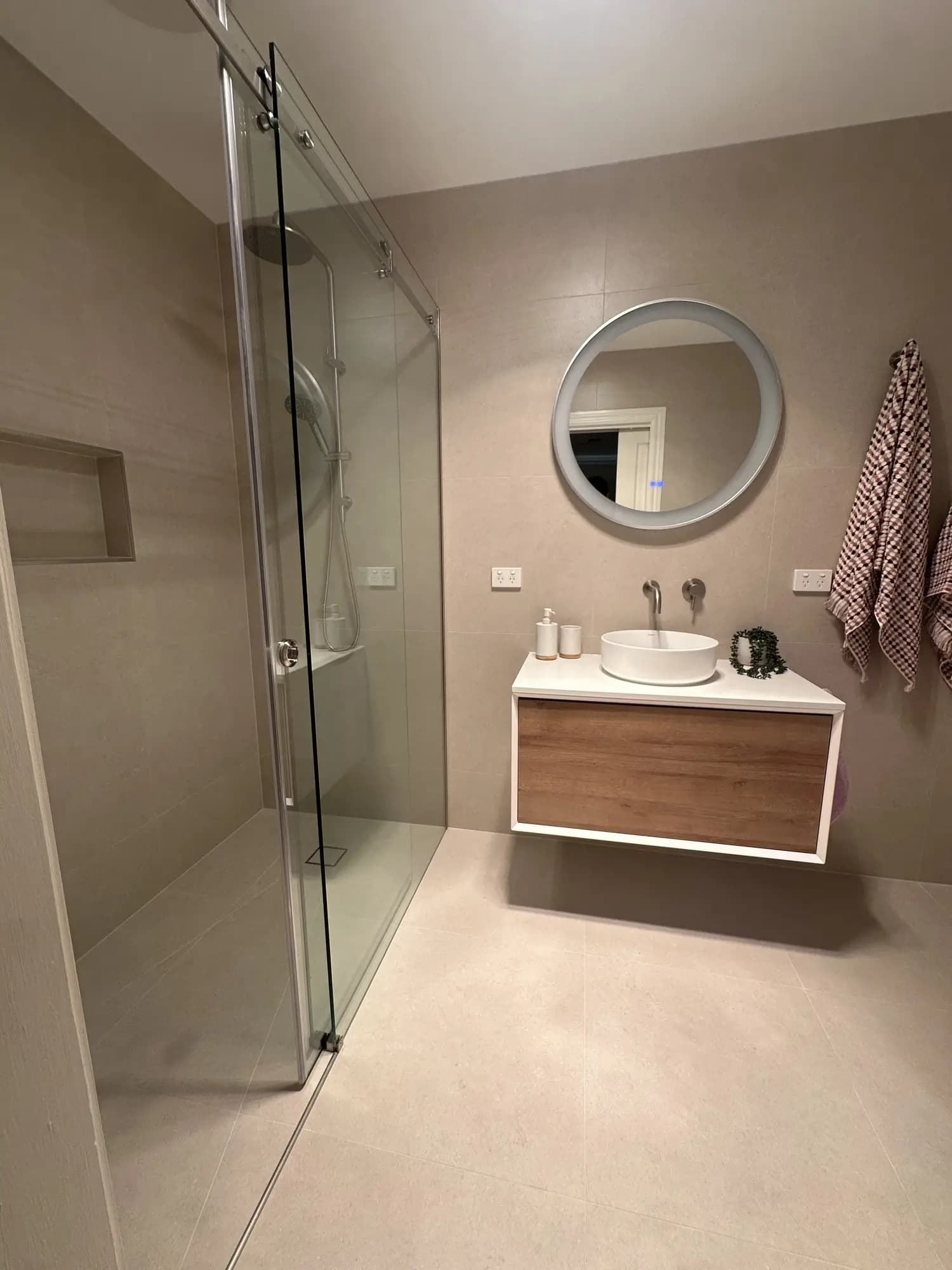 Glenroy Multi-Room Renovation Program - Image 9